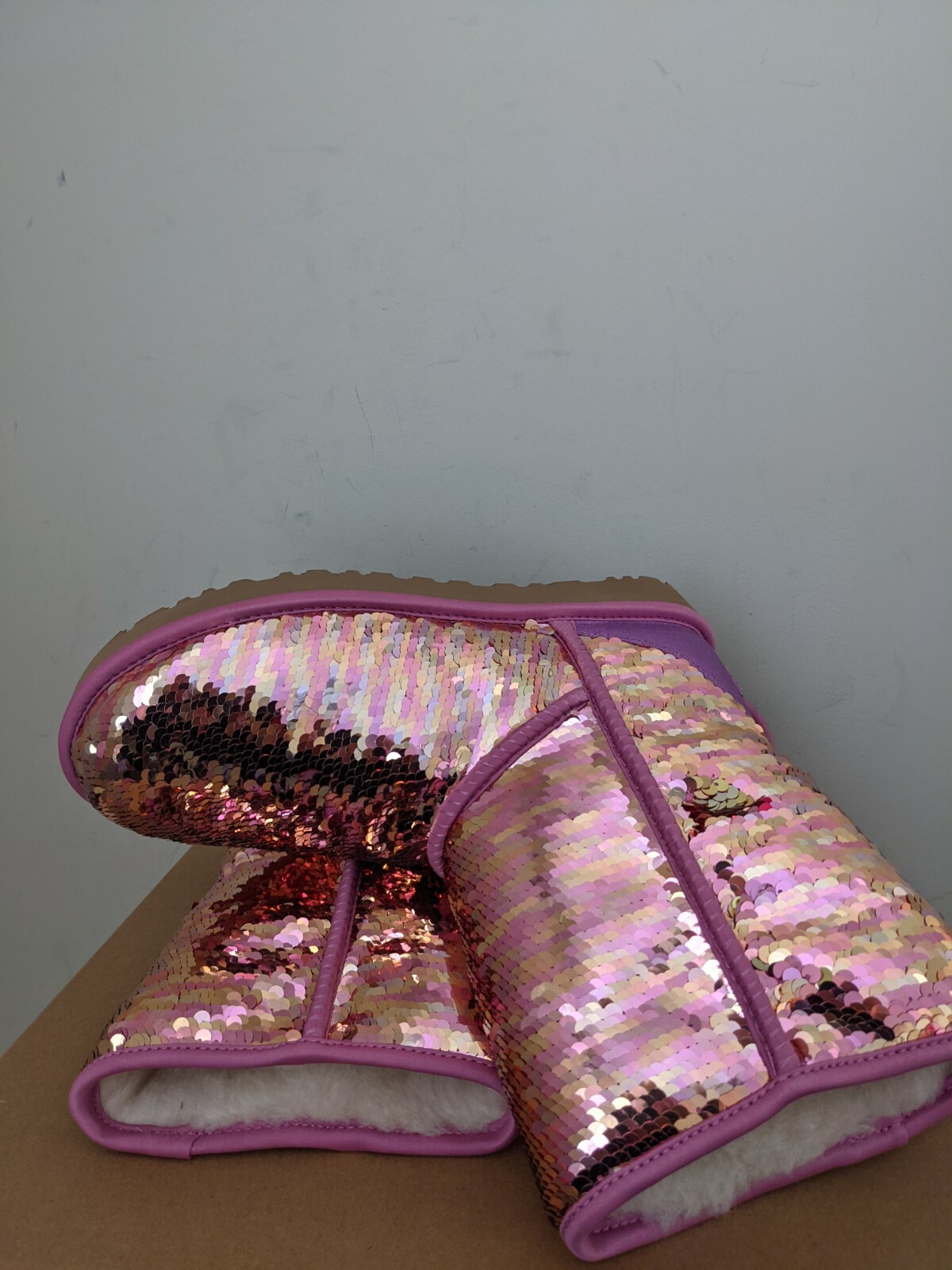 Ugg Australia Womens Classic  Short  Sequin Boot  Size 8 NIB