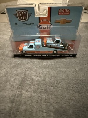 M2 1973 CHEVROLET C30 & 1978 SILVERADO 10 BEDLESS 1/64 GULF