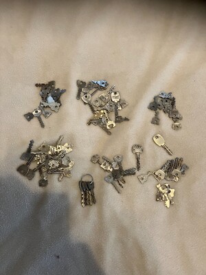 MASTER LOCK KEYS VINTAGE LOT OF 90 MASTER LOCK KEYS