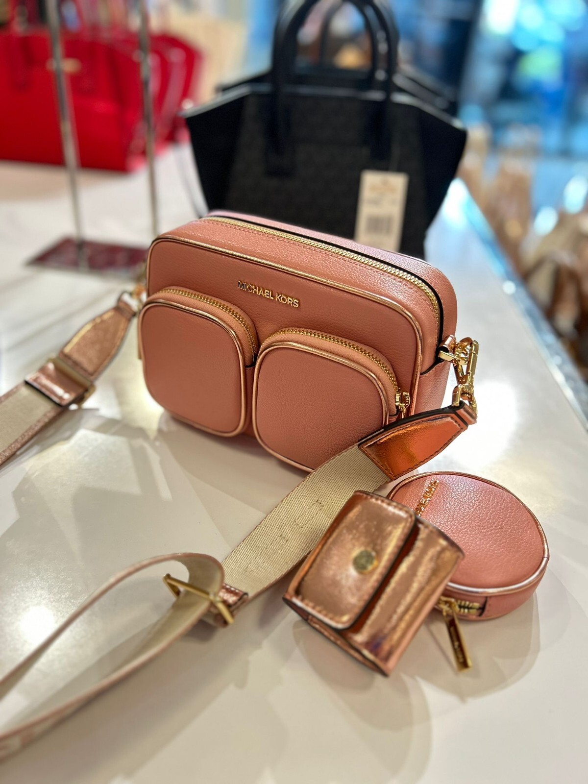 【送料&関税込】Michael Kors Primrose Handbag Michael Kors Primrose Handbag | italist