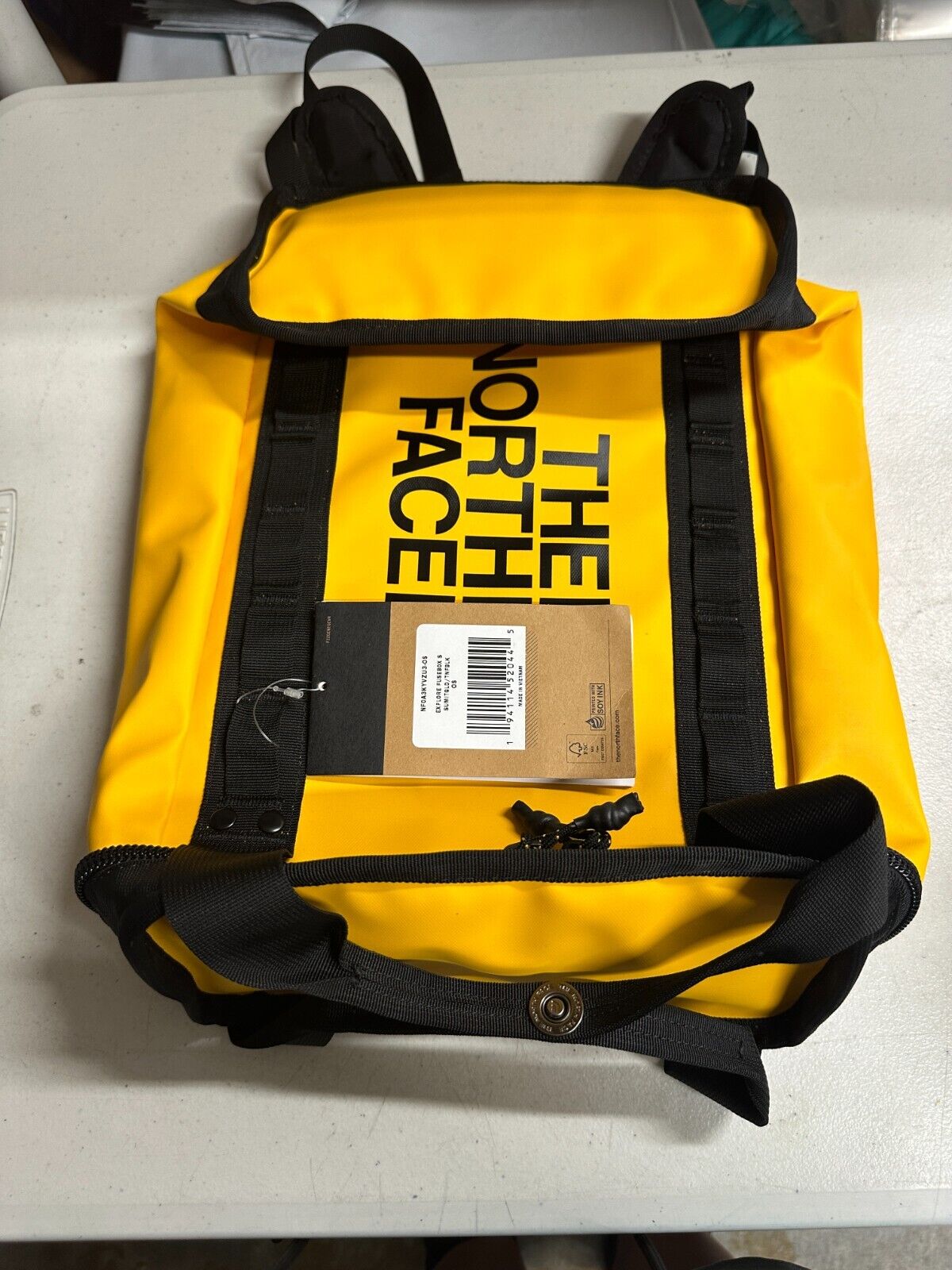 THE NORTH FACE Explore Fusebox Sz S Mens Backpack Summit Gold/TNF Black 14L THE NORTH FACE Explore Fusebox Sz S Mens Backpack Summit Gold/TNF Black 14L