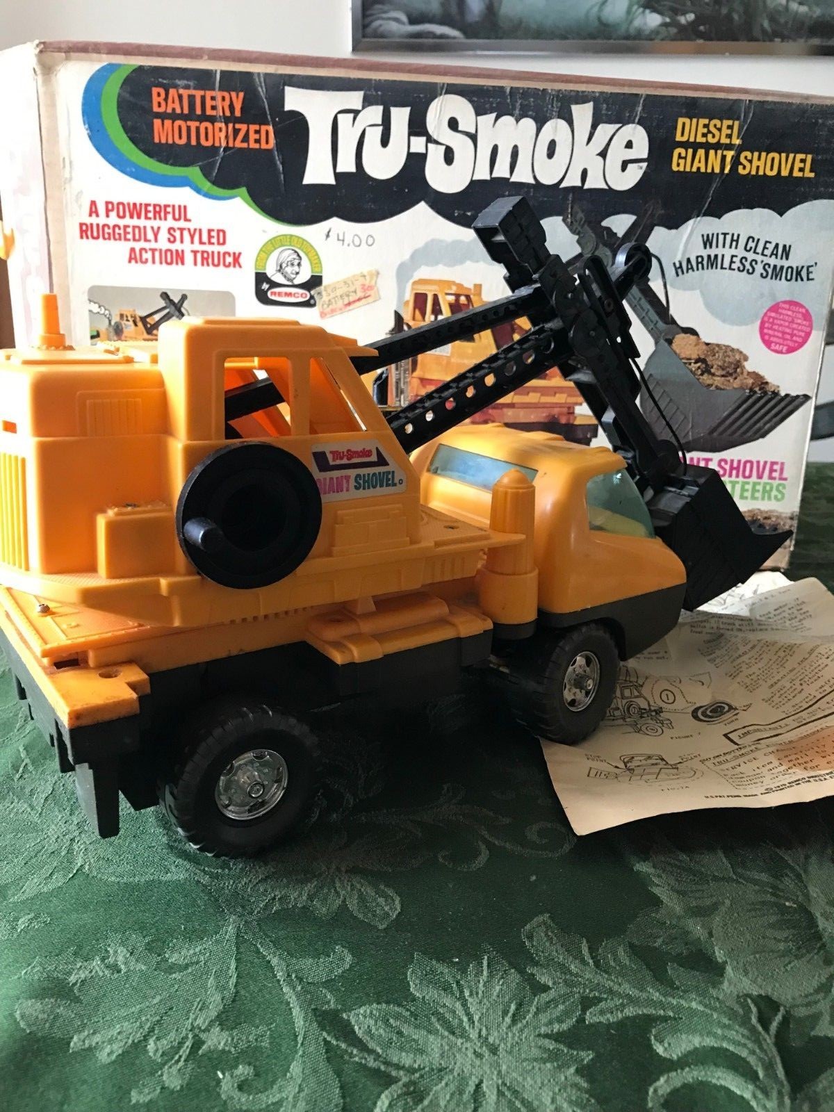 BOXED 1970 REMCO BATTERY OPERATED TRU SMOKE DIESEL GIANT SHOVEL TRUCK EXCAVATOR