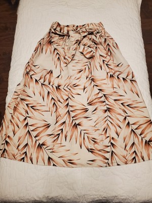 Ann Taylor Factory  Palm Leaf Linen Blend Skirt. Ladies Size Med. NWT. Nice