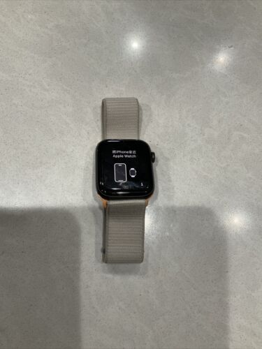 Apple Watch Series SE 44mm -space Gray- A2354 (GPS + Cellular) -Nylon Band Apple Watch Series SE 44mm -space Gray- A2354 (GPS + Cellular) -Nylon Band