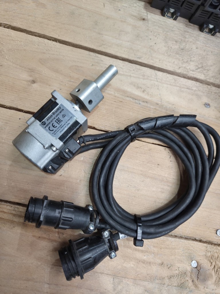 Allen Bradley TLY-A120P-BJ62AA SER. B Servo Motor — 2