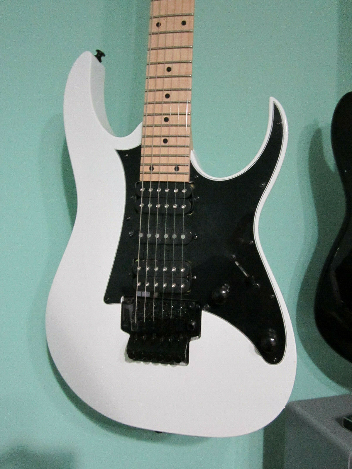 Ibanez RG450MB Guitar White Ex condt