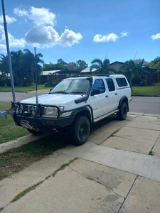 Nissan navara 2000