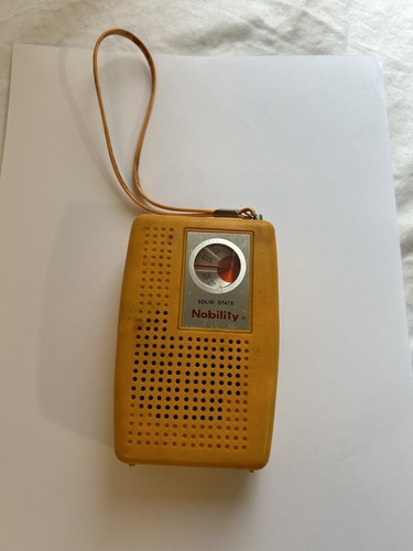 洋書 Transistor Radios of the 1950s and 1960s Transistor Radios: 1954-1968 (Schiffer Military History Book