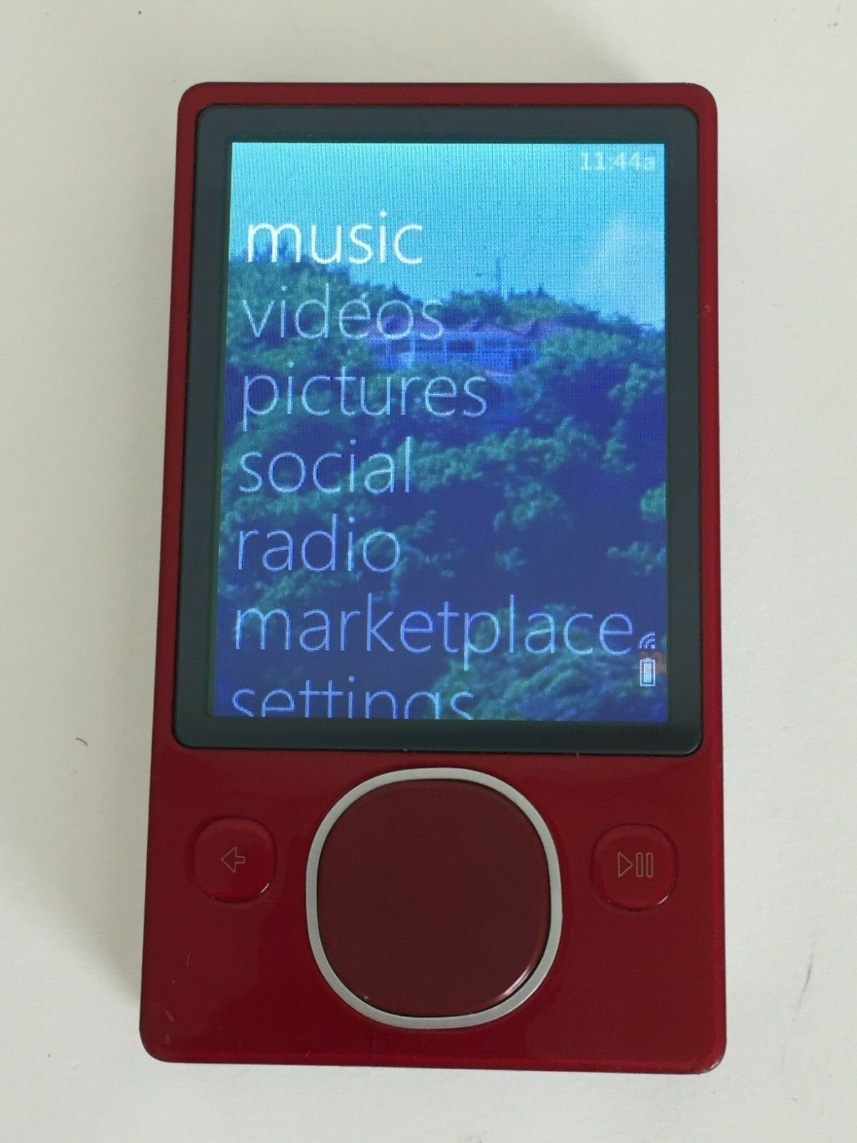 Microsoft Zune 3rd Gen Red 120GB Digital Media Player (M: 1376) Fully Functional