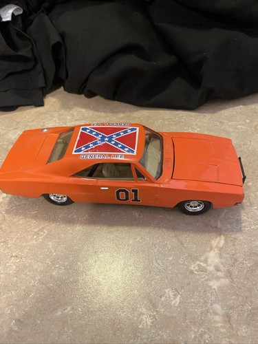 2005 Ertl Die Cast Duke's Of Hazzard '69 Charger General Lee 1:18