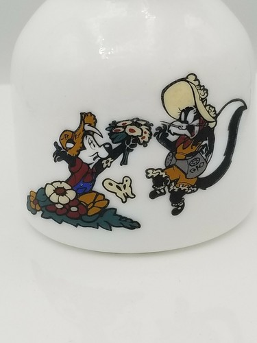 VINTAGE ACME WARNER BRO'S GARDEN CENTER GLASS PUMP PEPE LE PEW BUGS BUNNY 1993