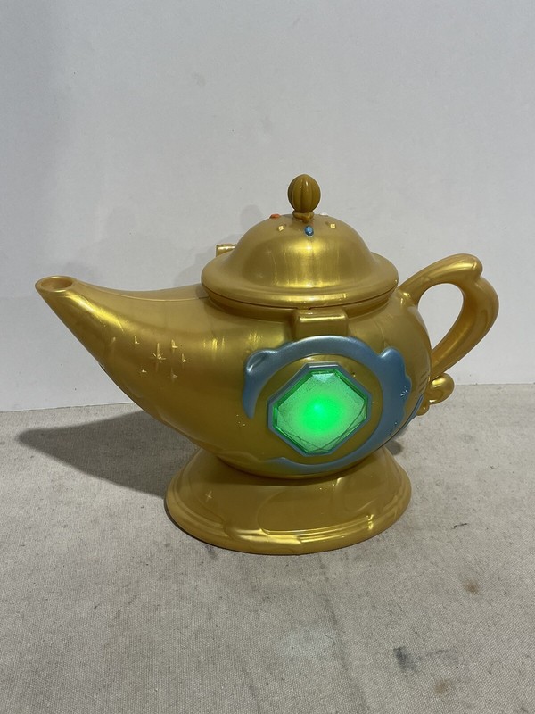 Magic Mixies Genie Lamp, sounds and colors. Great condition.