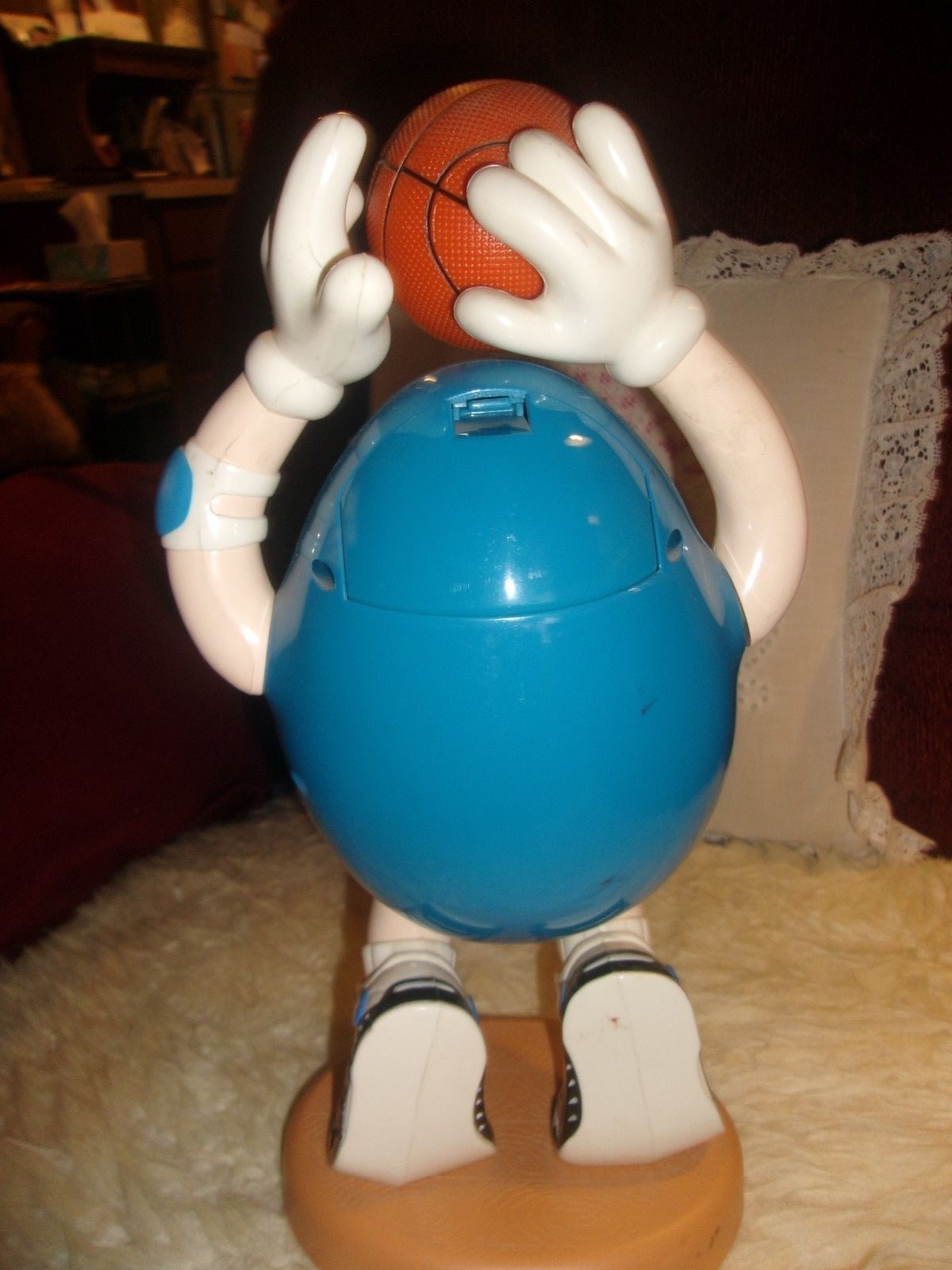 OFFICIAL M & M DISPENSER BASKETBALL PLAYER 12