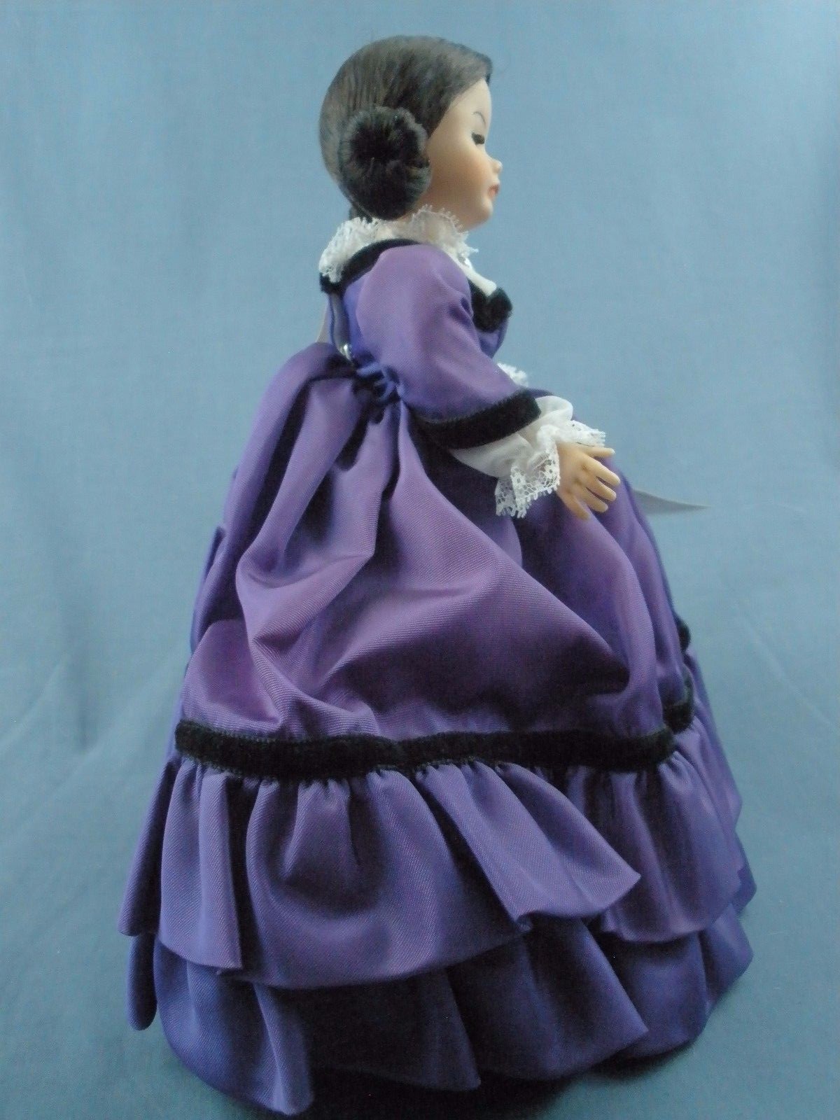 Madame Alexander Scarlet Jubillee II Melanie