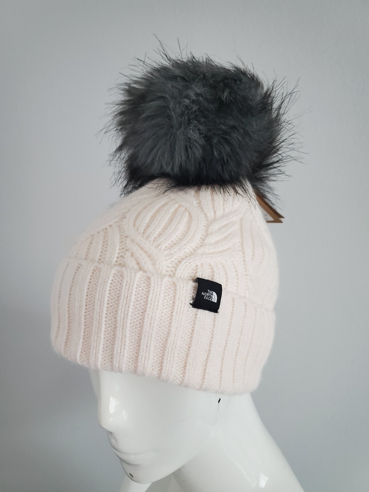 

THE NORTH FACE ЖЕНСКАЯ / МОЛОДЕЖНАЯ ШАПКА OMEGA FUR POM с помпоном Gardenia White, Серый