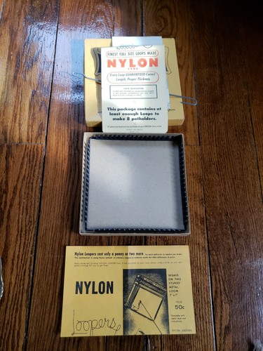 Vintage Colonial Yarn Products Co. Looper Loom in Original Box...Pot holder Loom