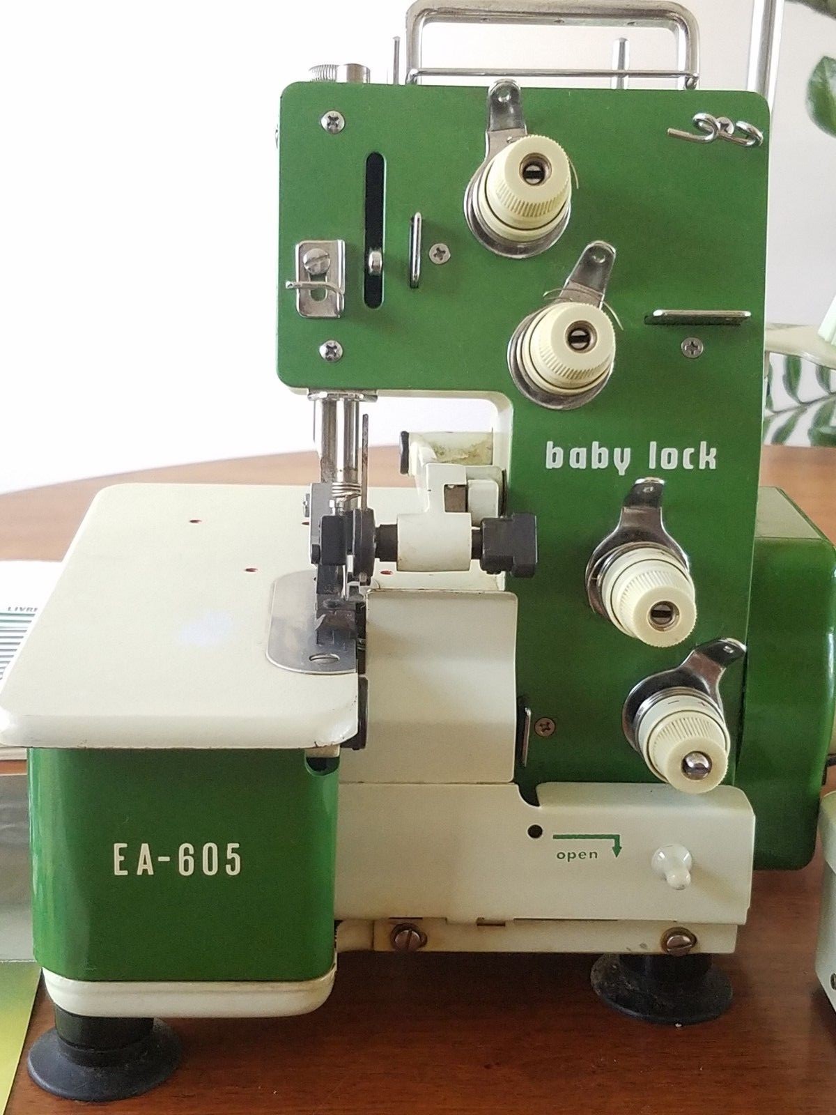 Baby Lock EA-605 4-Thread Serger JAPAN Sewing Machine Foot Pedal Juki w/ MANUAL