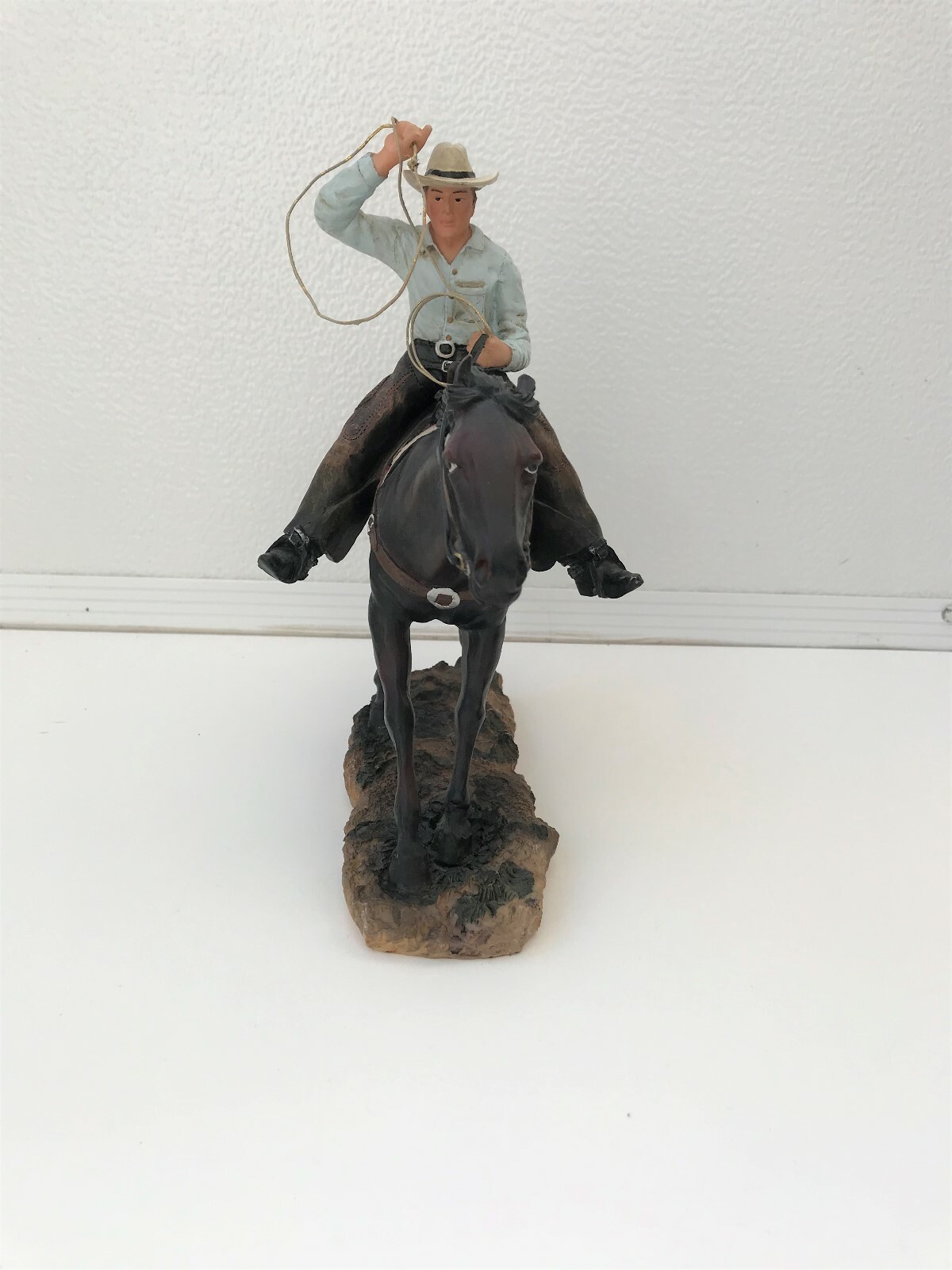 In Hot Pursuit Home Interiors Horse & Cowboy with Lariat Roping 2002 Resin