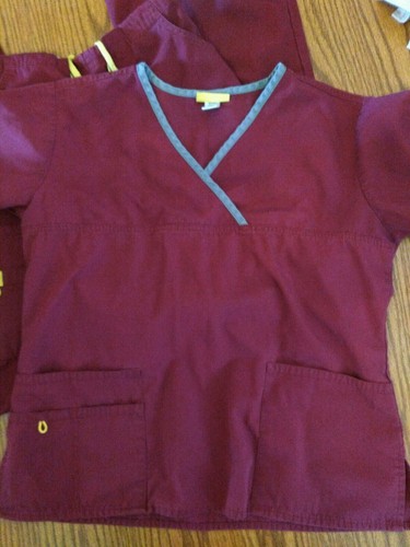Wonderwink scrub set med/med tall pants!! Wine