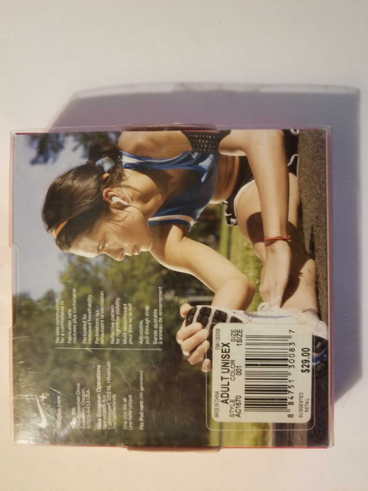 NEW IN BOX  NIKE SPORT ARMBAND FOR IPOD NANO 4TH GENERATION