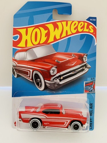 ホットウィール　COLLECTORS CHEVY BEL AIR Hot Wheels Chevy Bel Air *3/5* '57 Chevy Car Figure (44/250