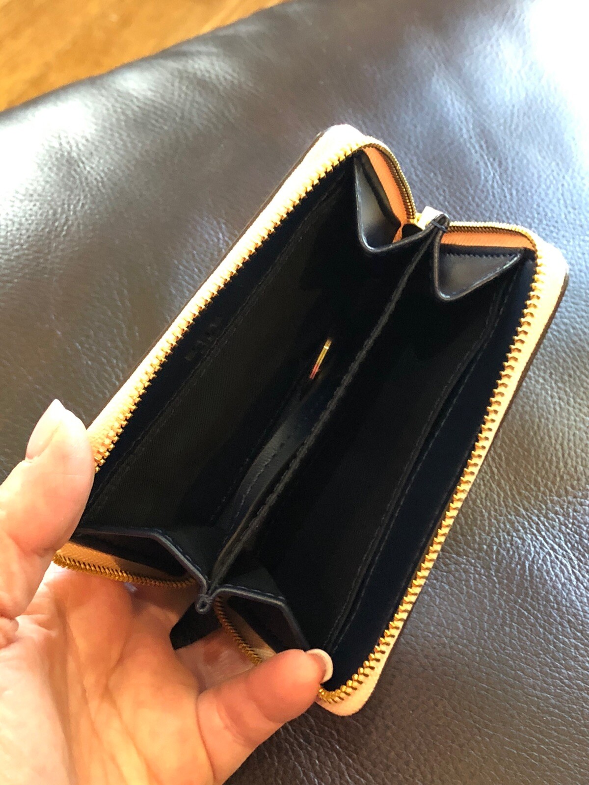tory burch robinson coin case