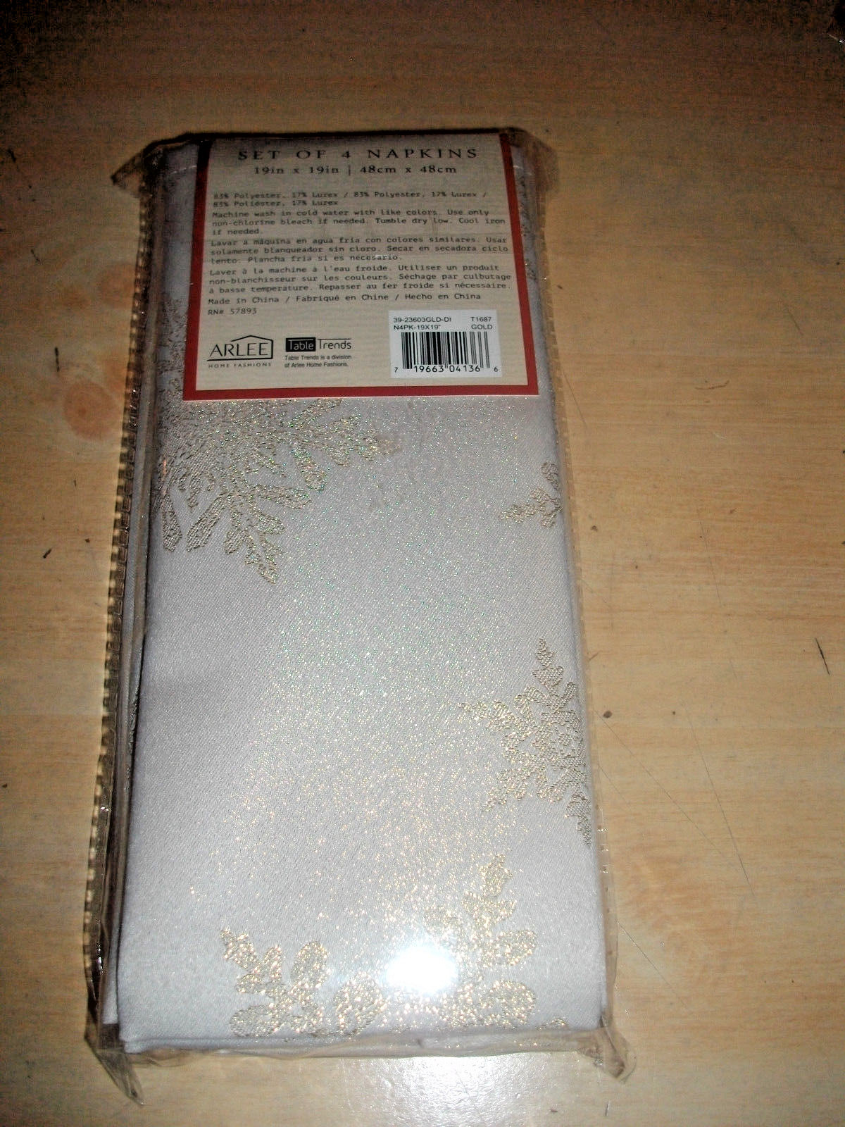 NEW 4 FABRIC GOLD SNOWFLAKE NAPKINS 19