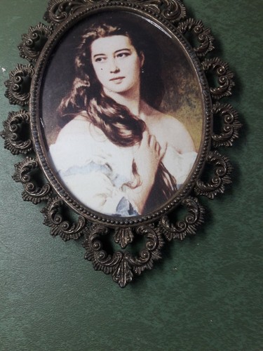 Vintage Ornate Oval Picture Frame Made in Italy.