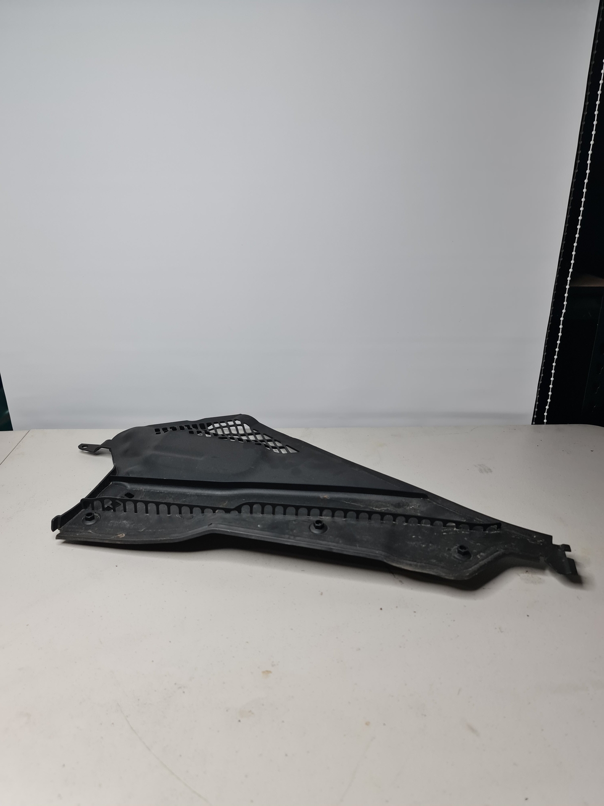 0 Bmw OEM M2 COUPE F87 FRONT LEFT WINDSHIELD COVER COWL RHD 64318059698 GENUINE 80 image 2