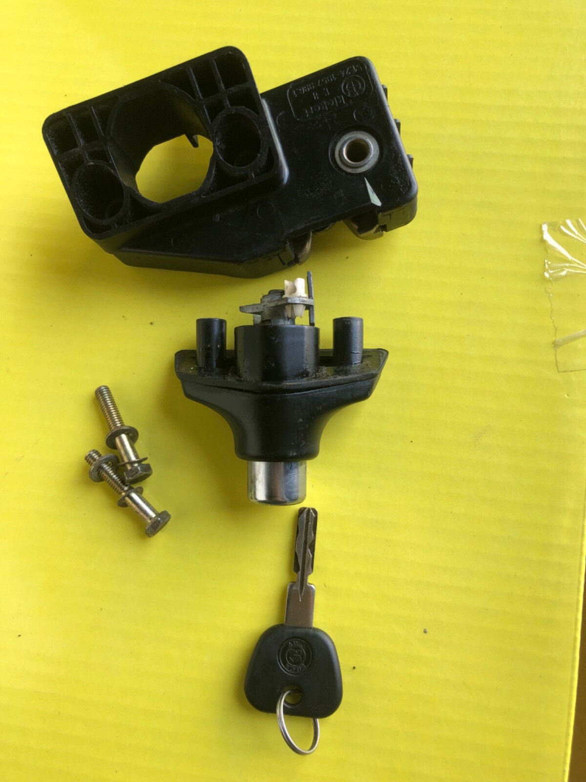 トップス KeyL Push Button Cylinder with Keys, Key is Not Required to Lock