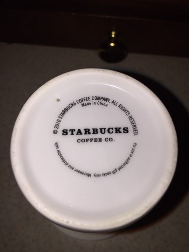 STARBUCKS 2010 CHRISTMAS CERAMIC 10 OZ COFFEE MUG TUMBLER with lid snowflake