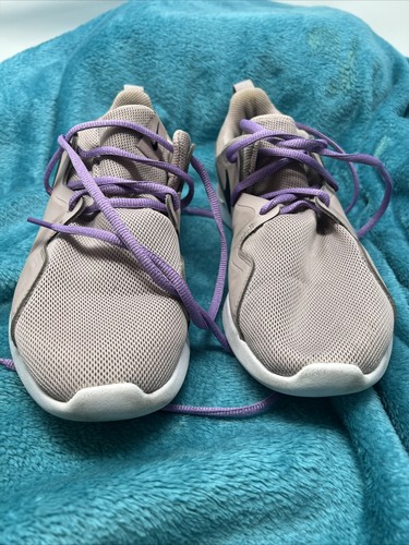 ピンクローズ Size 7.5 -Nike Tenesen Pink Rose Woman's Running Shoe