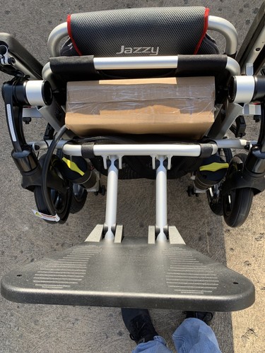 New Pride Mobility JAZZY PASSPORT folding, compact and lightweight PowerChair