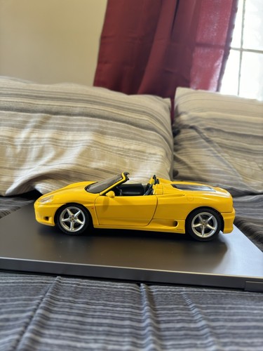 1:18 Scale Ferrari 360 Spider (1999) - Hot Wheels - Yellow