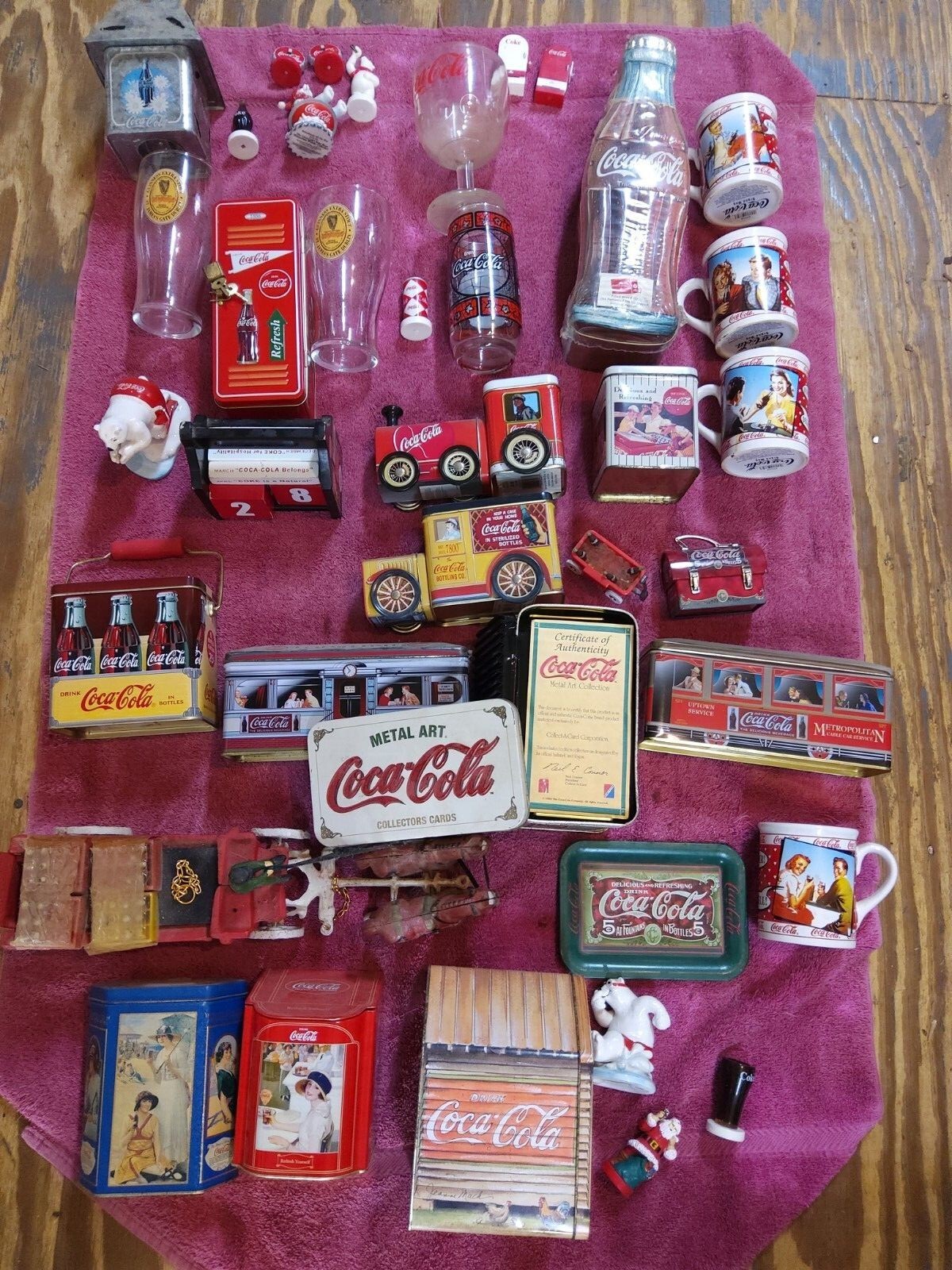 Vintage Lot of COCA-COLA memorabilia 39 PIECES Coke ,,read