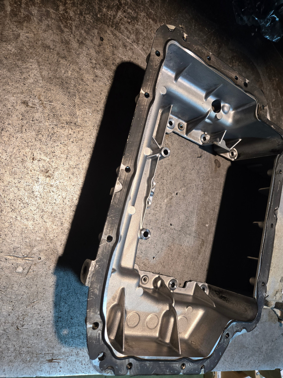 Mercedes Sprinter W906 Oil Pan Top A6510140800 - Picture 3 of 14