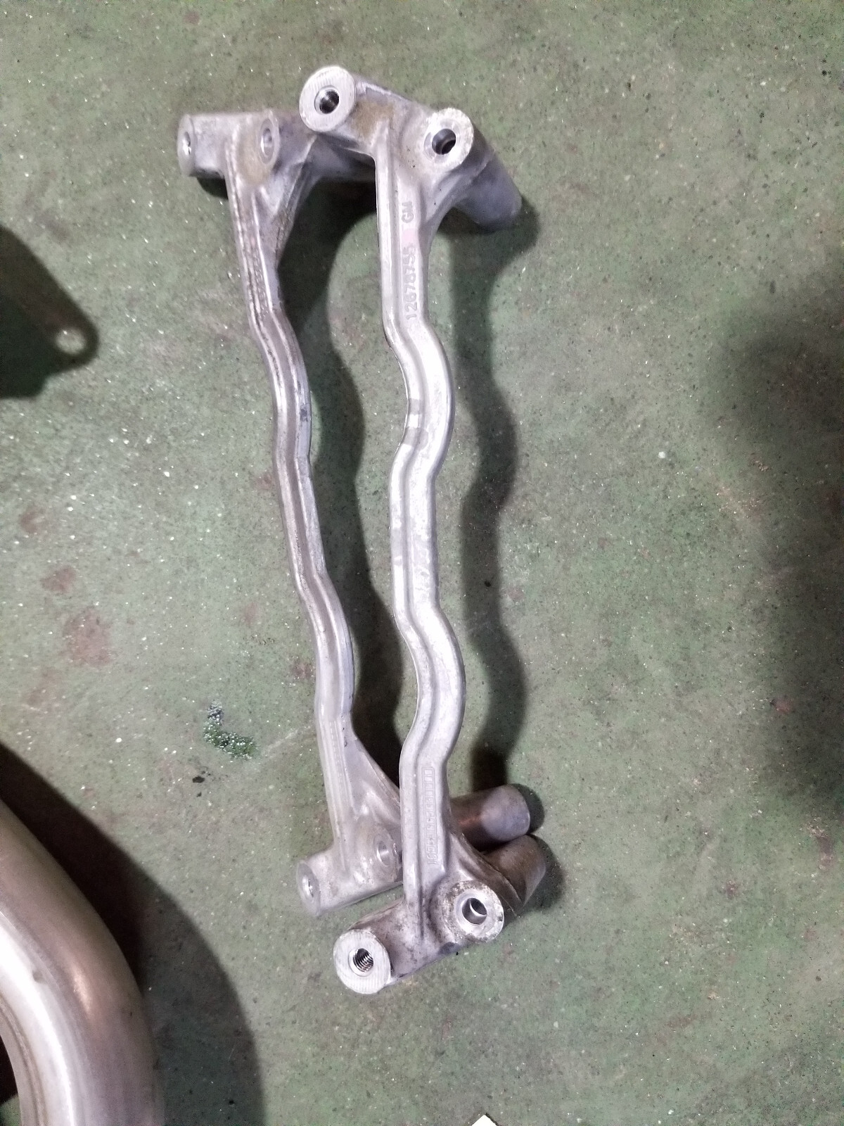 L5P 6.6L DURAMAX GM FUEL RAIL BRACKET SET 12678754 - Picture 3 of 5