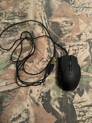 Razer Naga Computer Gaming Mouse Wired RZ01-0104 2014, Works, Used Condition