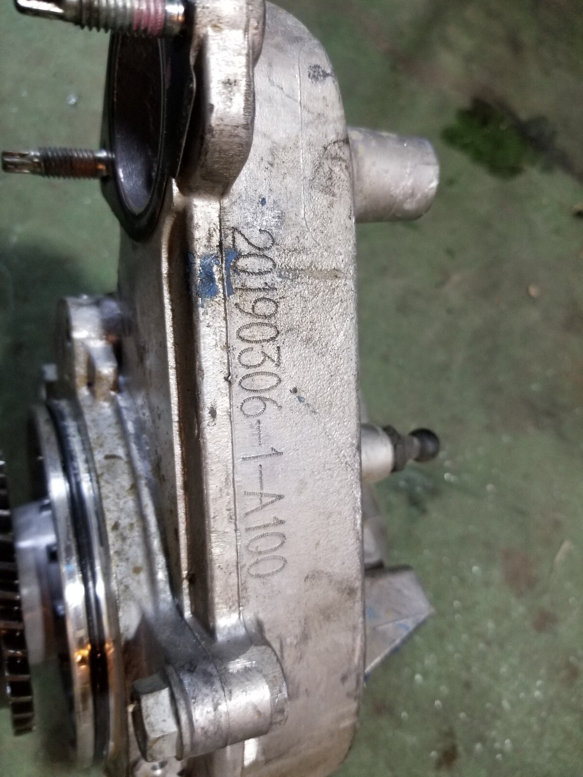 L5P 6.6L DURAMAX GM  12680257  WATER PUMP - Picture 3 of 9