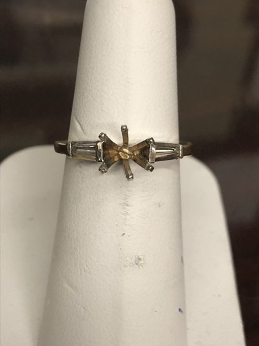 14KT Yellow Gold and Baguette Diamond Soliatare Mount For Round-6 Prong NICE!