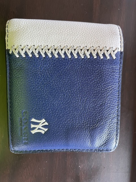 coach yankees wallet