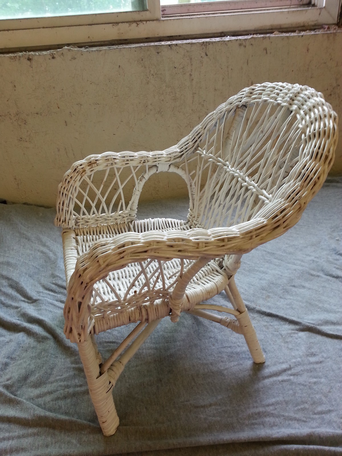 VINTAGE WICKER DOLL CHAIR DECOR