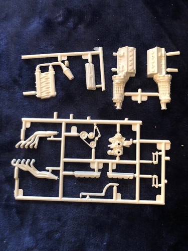 REVELL DODGE RAM VTS PICKUP #85-7617 -1/25 V-10 8.0 LITER MOTOR & TRANS. ONLY