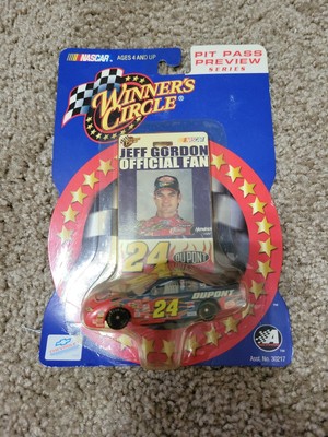 JEFF GORDON 1/64 2002 Winners Circle #24 DuPont Flames Chevy w/Official Fan Tag