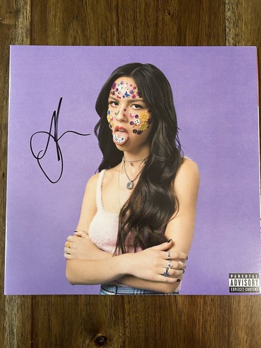 OLIVIA RODRIGO オリビアロドリゴ 直筆サイン ポストカードポスター Olivia Rodrigo - Autographed Signed 8x10 Photo (Good 4 U