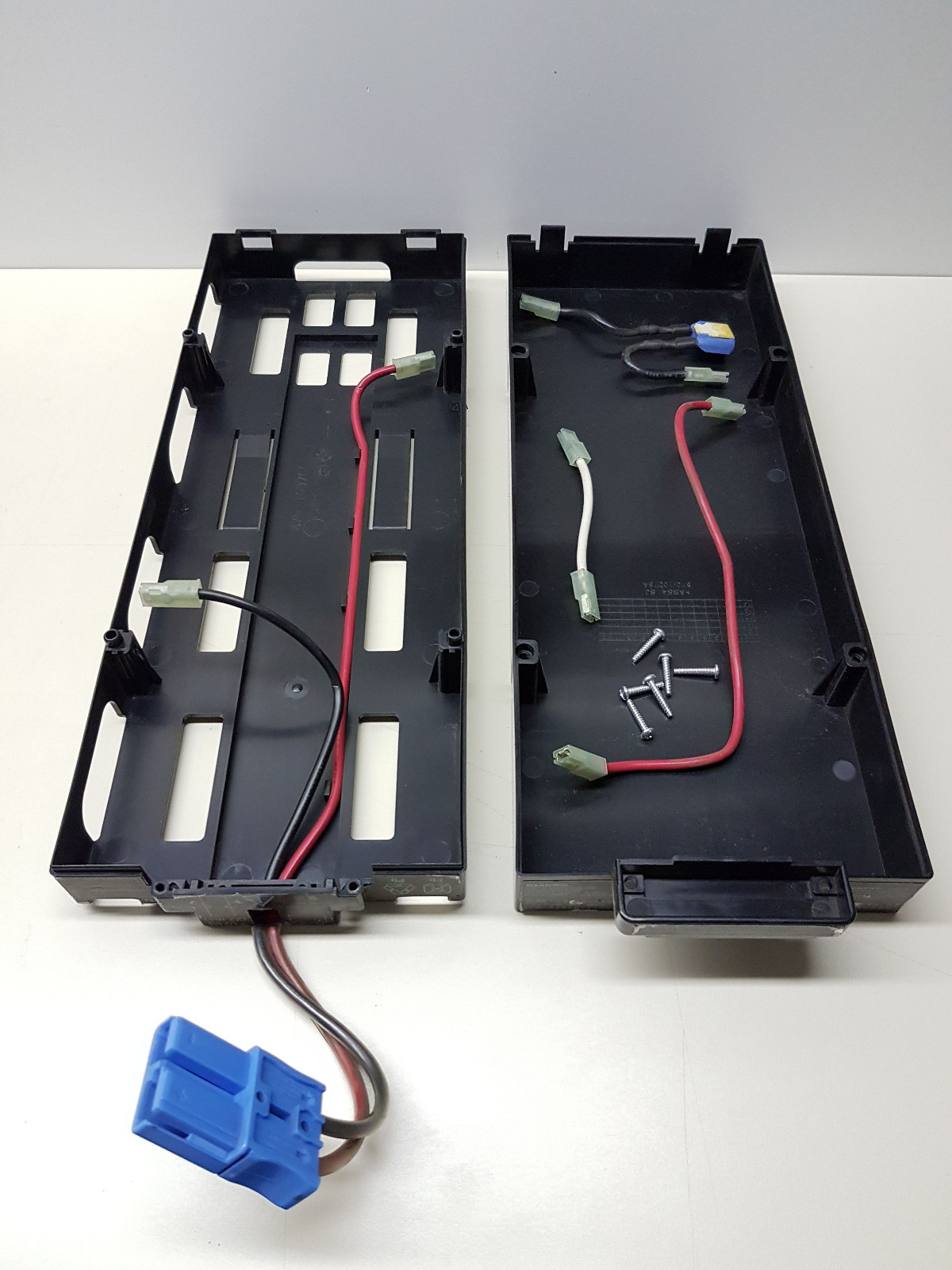 APC RBC57 Battery case, wiring and harness Smart-UPS RT 1500/2000