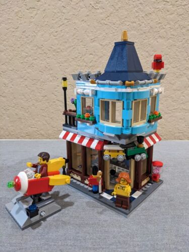 ::LEGO CREATOR 3-in-1: Townhouse Toy Store (31105) - USED (100% Complete)