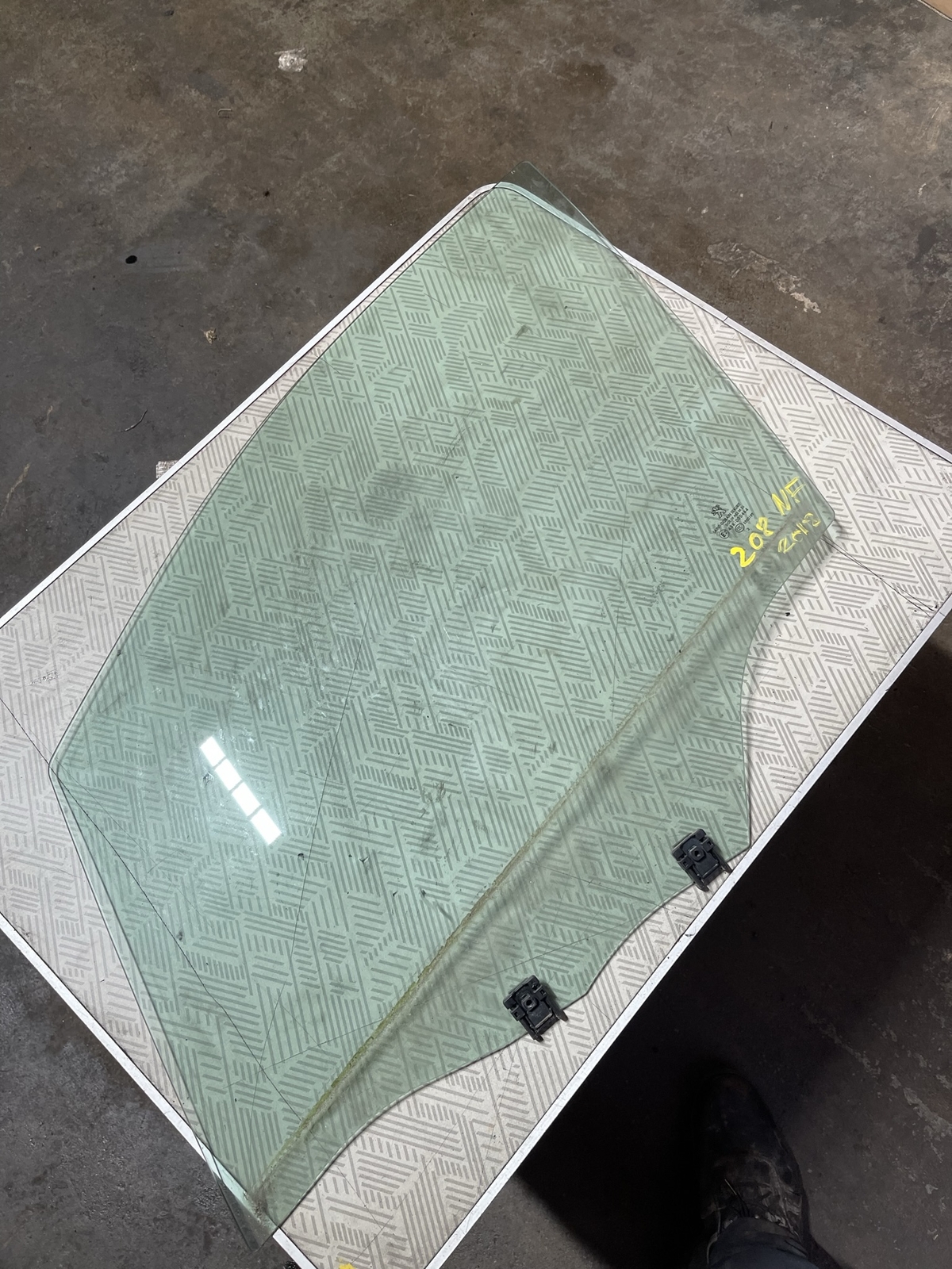 Peugeot 208 2018 Nearside Front Window Glass 43R-000464