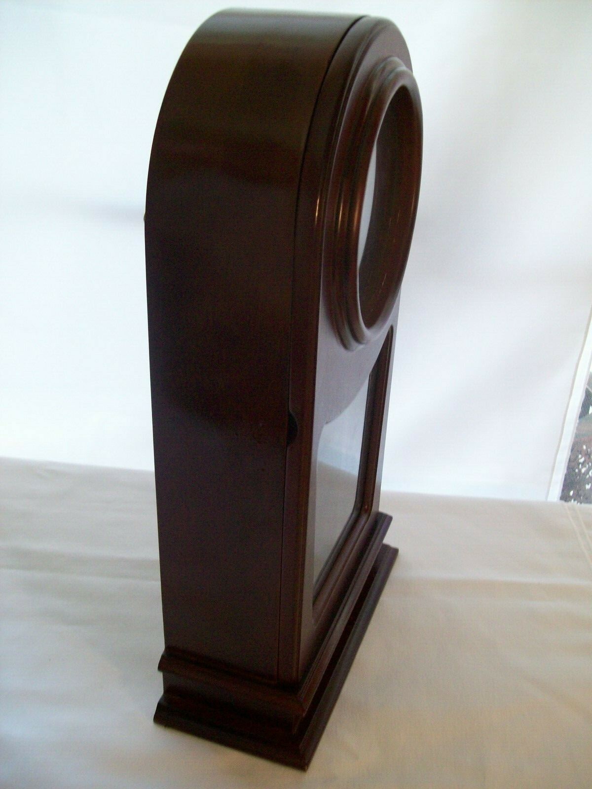 Vintage Wallace Quartz Pendulum Mantel Clock Mahogany Wood Case Glass Windows