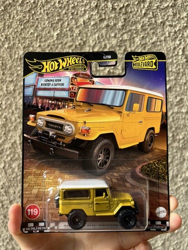 2025 Hot Wheels Premium Boulevard Toyota Land Cruiser Fj43